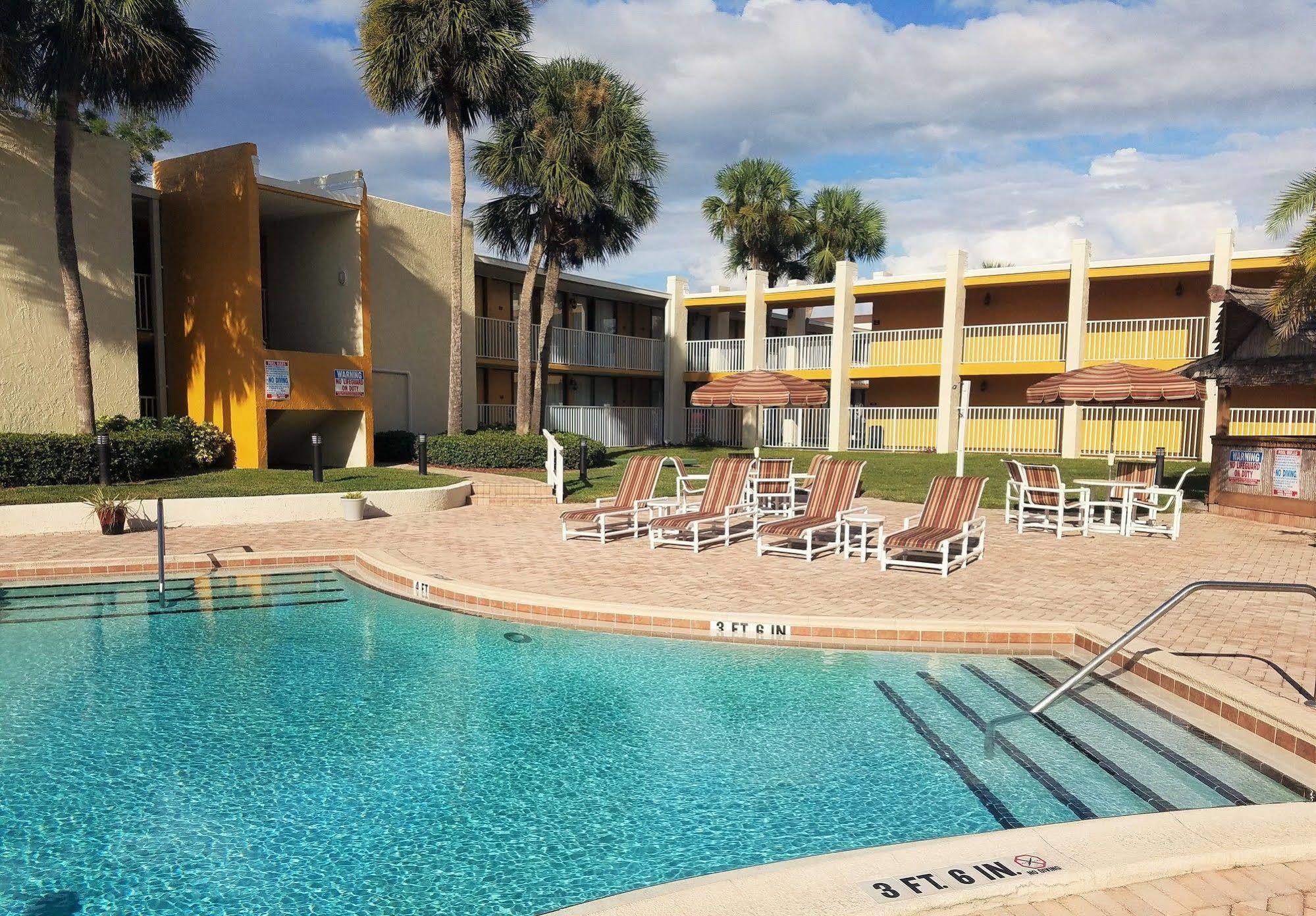 Days Inn & Suites By Wyndham Clermont Exteriér fotografie
